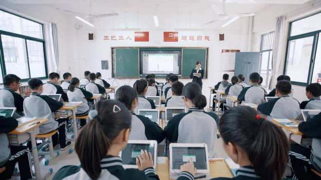 看法丨律师分析 家长辱骂班主任被行拘10日 若未被谅解,顶格处罚并无不当