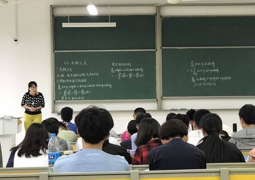大学副教授晒 年收入 ,看到金额网友酸了,大学老师 真香