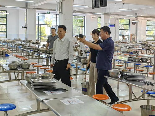 孙战勇督导学校食品安全工作