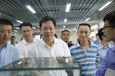 珠海一职实验学校、新青科技园齐获市长郑人豪点赞