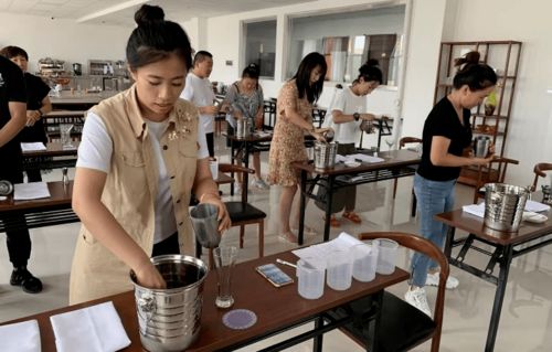 做大做强现代职业教育 大师课进校园,破解师资培养难题