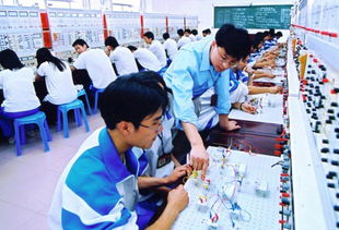 仰首高歌 俯身淘沙——访珠海市斗门区第三中等职业学校校长黄华欢